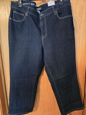 Denim Capri Jeans with Contrast Stitching